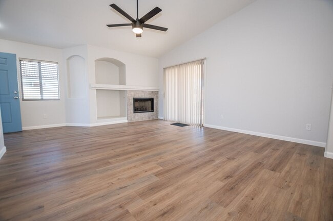 Building Photo - 4 Bedroom, 2 Bath, Split Floor Plan, 2 Car Garage, Central A/C