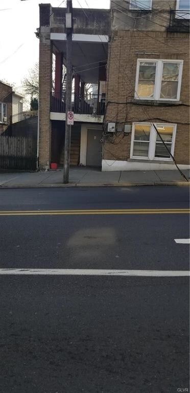 Building Photo - 643 N 4th St