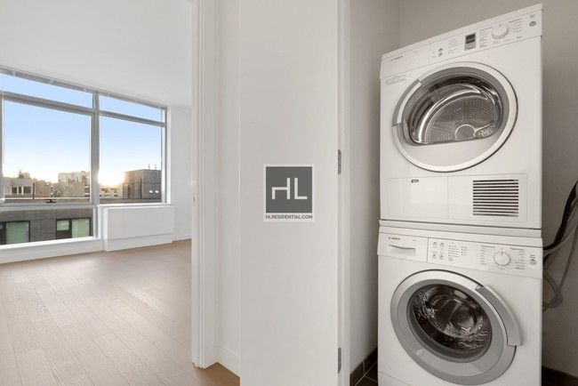 Building Photo - Luxury Studio Apartment In North Williamsburg