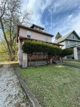 Building Photo - 1450 League St