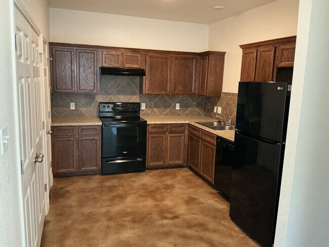Building Photo - Charming 3 bedroom 2 bath duplex in desira...