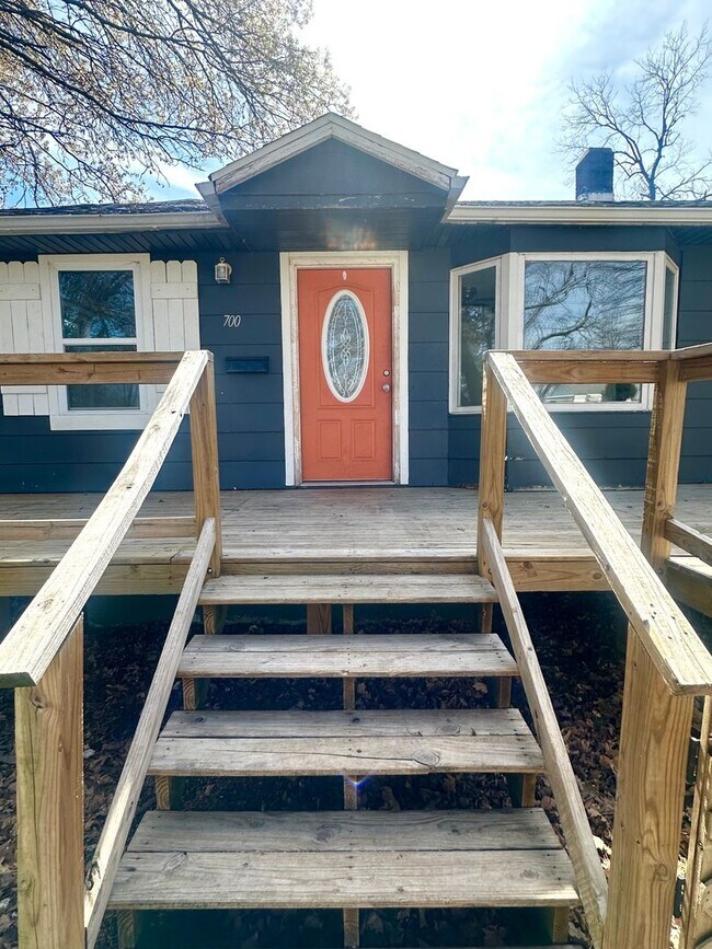 Foto del edificio - Spacious 4 Bed Home Near Bass Pro with Detached Garage & Fenced Yard