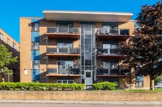 Building Photo - 1037 River St