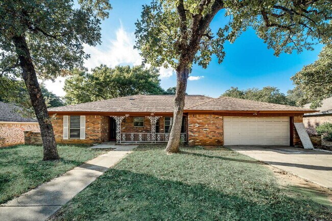 Foto del edificio - Great 3-2-2 in North Richland Hills surrounded by mature trees