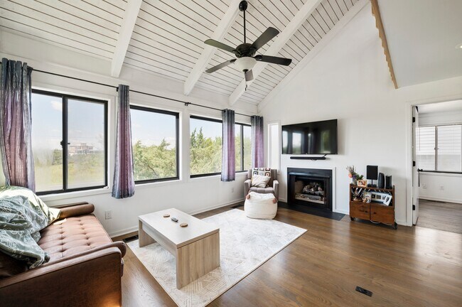 Foto del edificio - 8439 River Rd