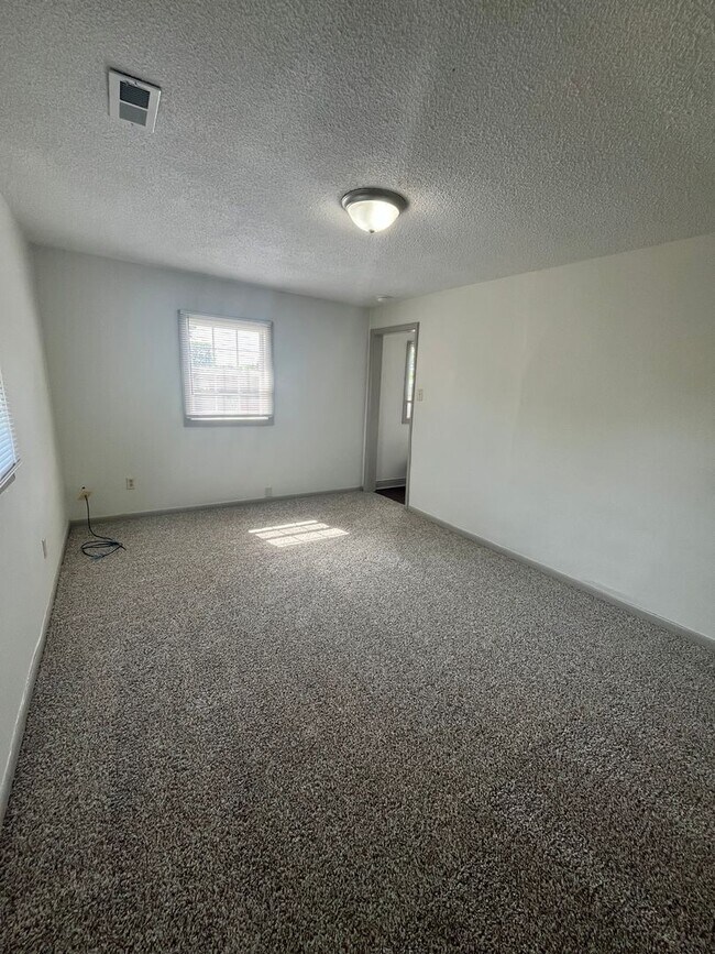 Foto del edificio - 1694 S Washington Ave