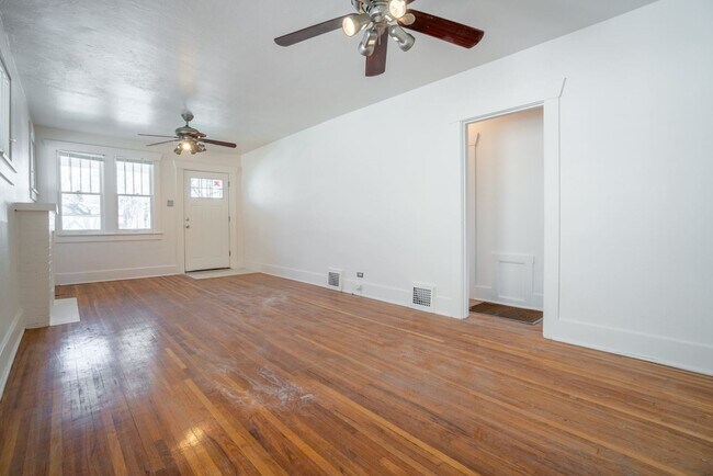 Foto del edificio - 4336 E Batavia Pl