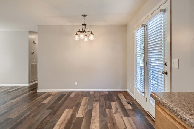 Foto del edificio - 1150 17Th Ave, E, Springfield, TN, 37172