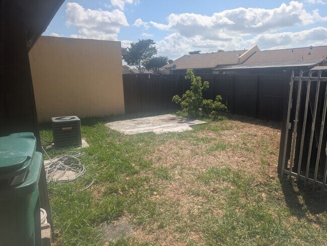 Foto del edificio - 20422 NW 29th Pl