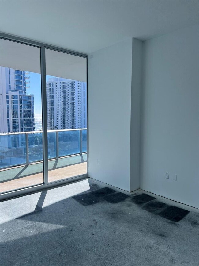 Foto del edificio - 17550 Collins Ave