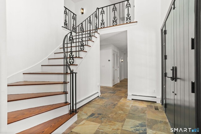 Building Photo - 11 Partrick Ln