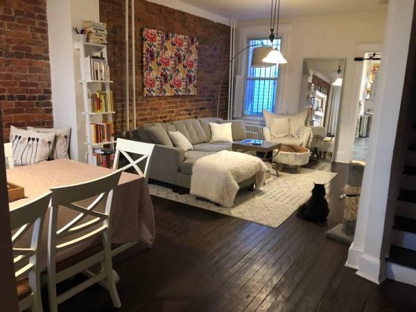 Sala de estar - 1188 Morse St NE