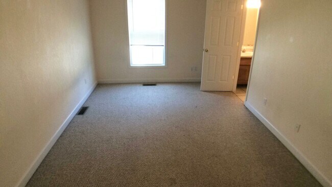 Foto del edificio - Blacksburg, 3 BR / 2.5 BA Townhome Available