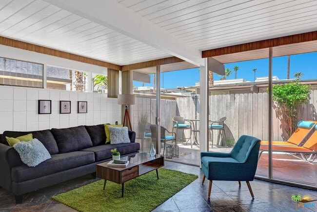 Building Photo - 1111 E Palm Canyon Dr