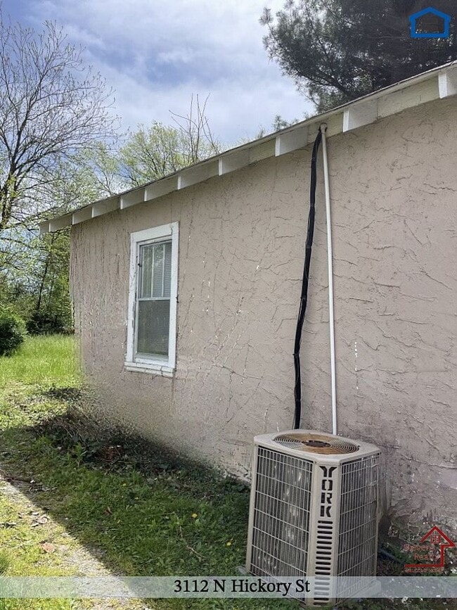 Building Photo - 3112 N Hickory St