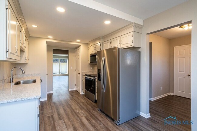Foto del edificio - 4045 Hillandale Rd