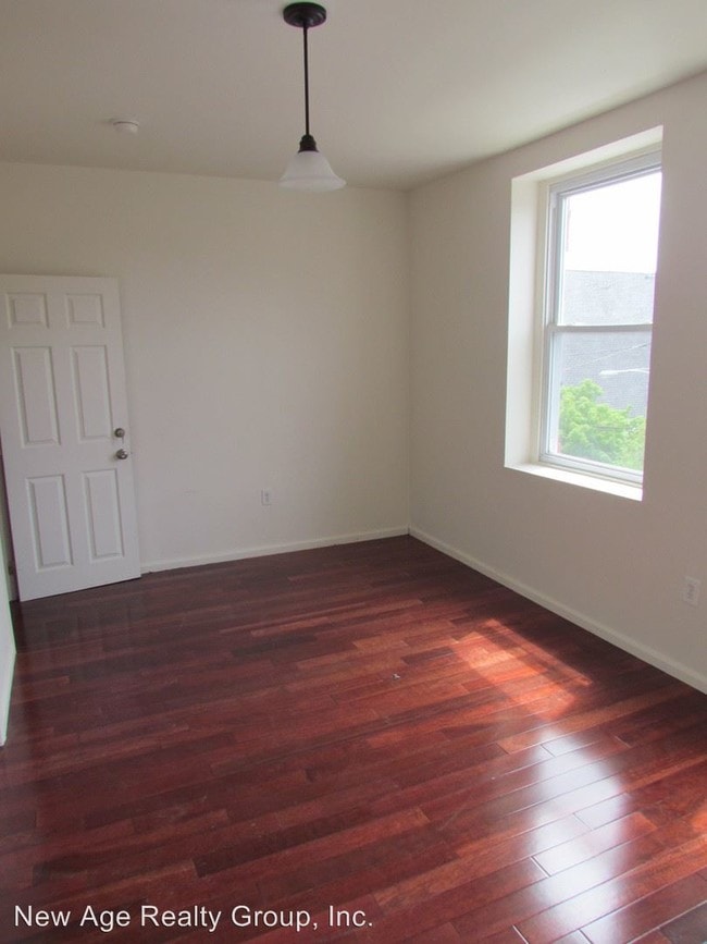 Building Photo - 4019 Spring Garden St