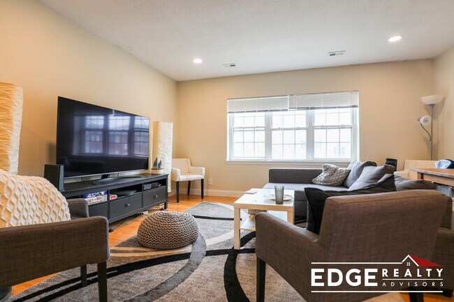 Foto del edificio - 204 Lake Shore Rd