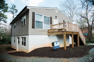 Building Photo - 324 Caroline Ave