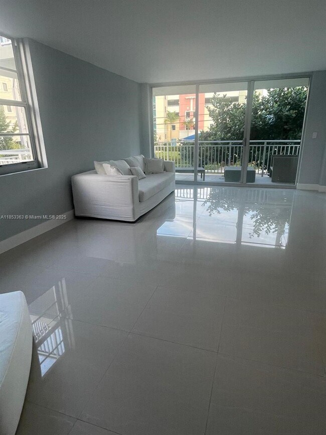 Foto del edificio - 9500 W Bay Harbor Dr
