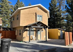 Building Photo - 1044 Circle