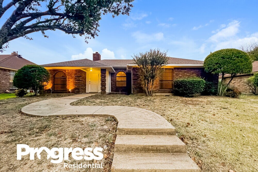Primary Photo - 821 De Soto Dr