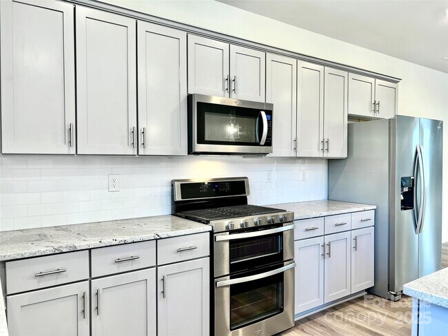 Building Photo - 15022 Camus Ct