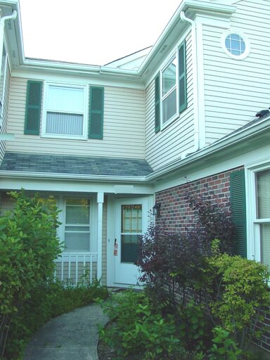 Building Photo - 1620 Vermont Dr
