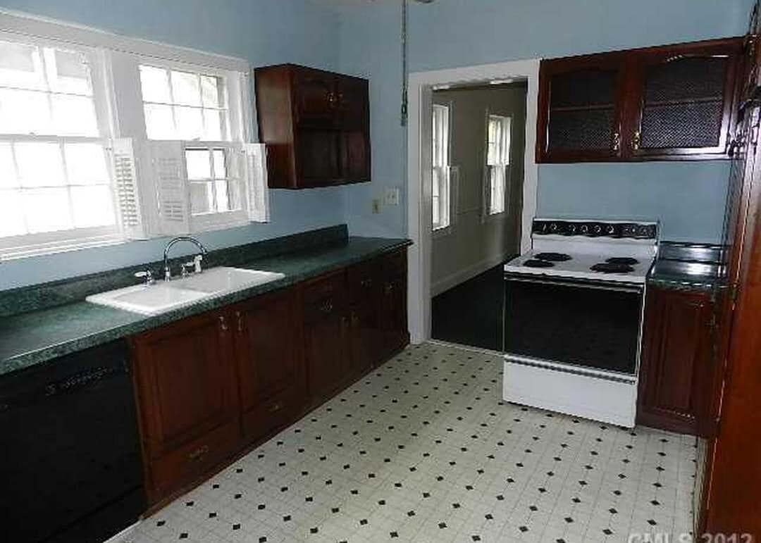 Primary Photo - 131 Glendale Ave SE