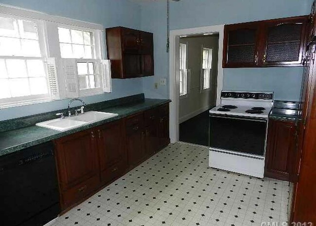Photo - 131 Glendale Ave SE House
