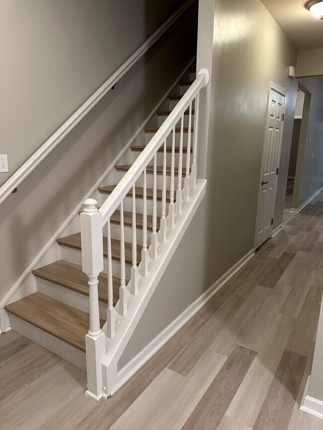 Foto del edificio - 415 Cedar Pines Dr