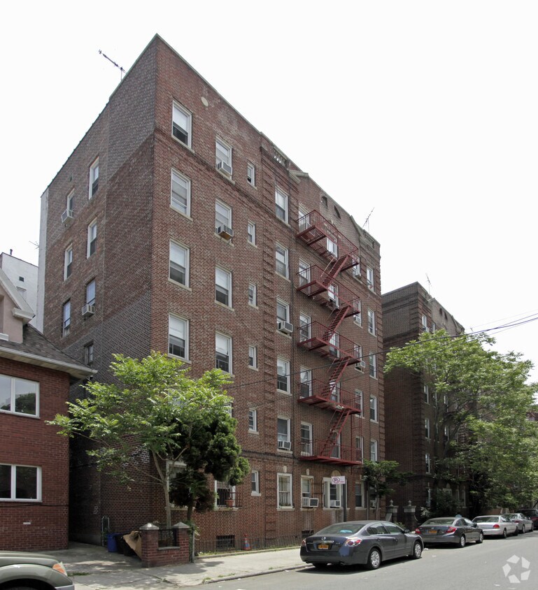 Foto del edificio - 1565 E 14th St