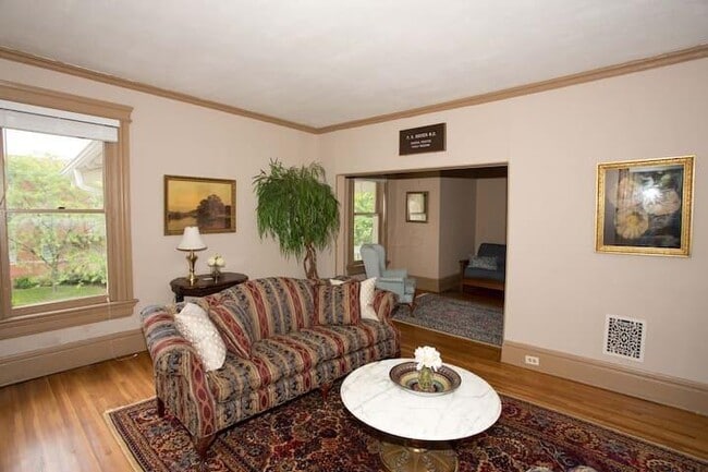 Foto del edificio - 705 Bryden Rd