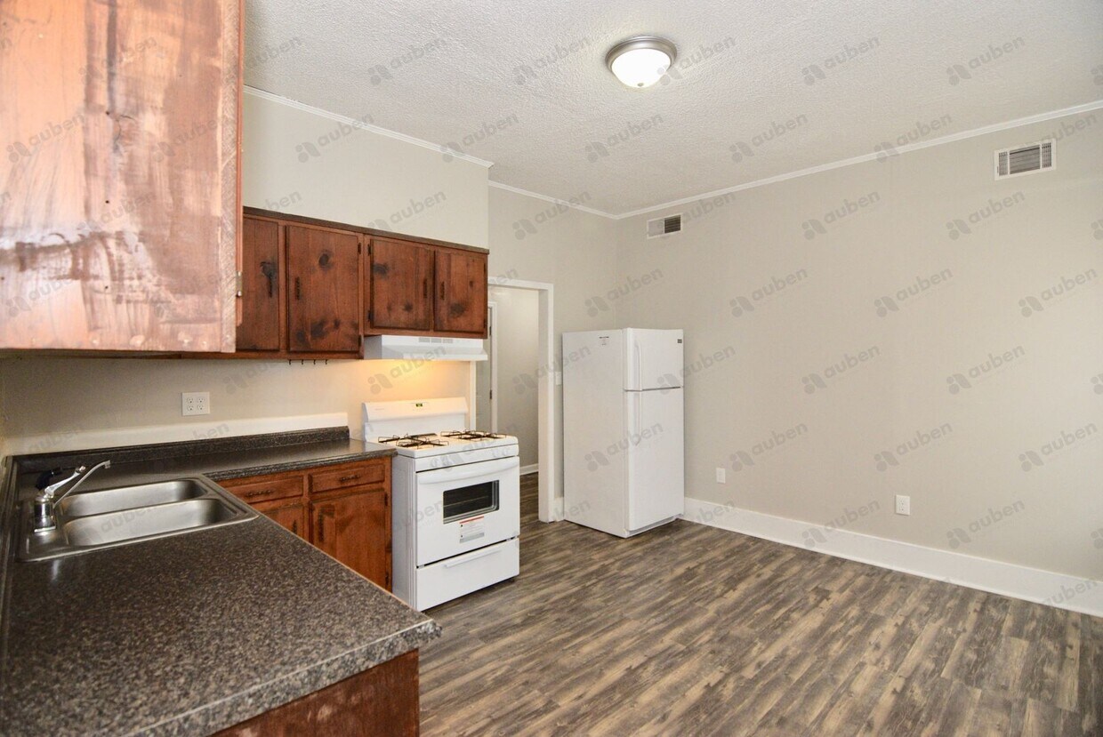 Foto principal - 2 Bedroom Single-Family Home Off Calhoun E...