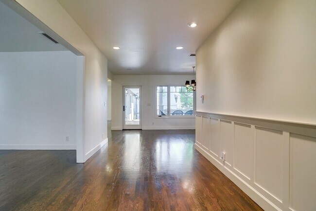 Foto del edificio - Beautiful 4 Bed/4 Bath Family Home w/pool - Upcoming and available at the end of April!