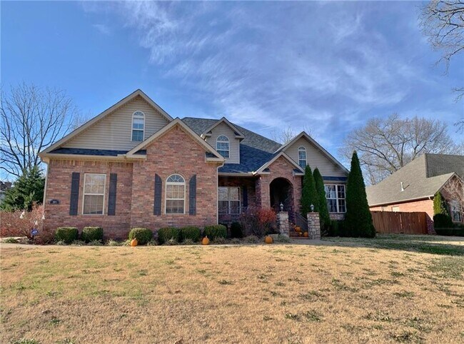 Building Photo - 204 Tunbridge Dr
