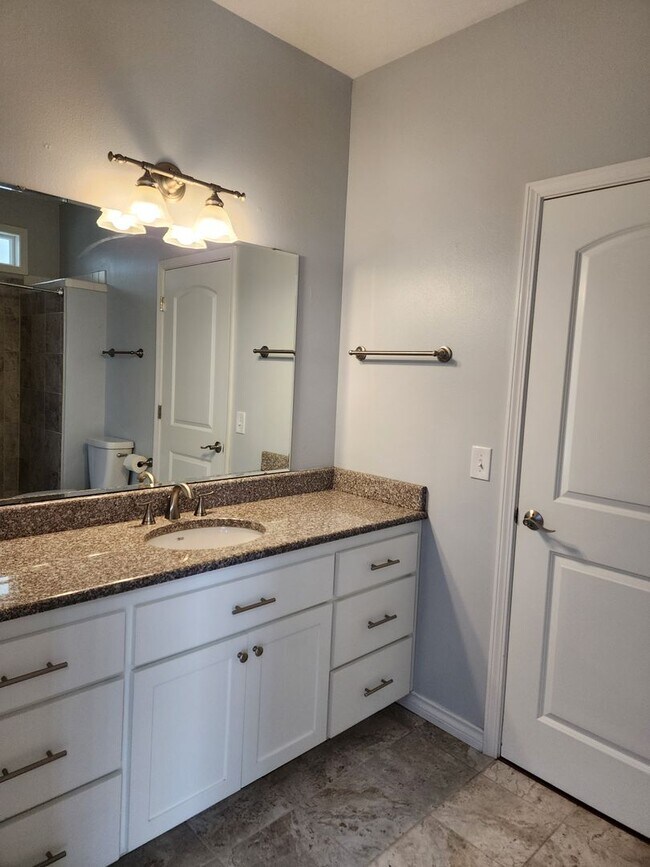 Building Photo - Stunning Regency Estates Home