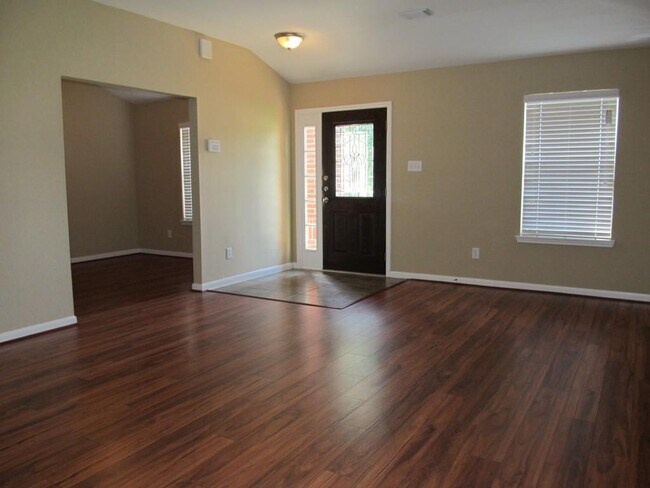 Building Photo - 3230 Legends Creek Dr