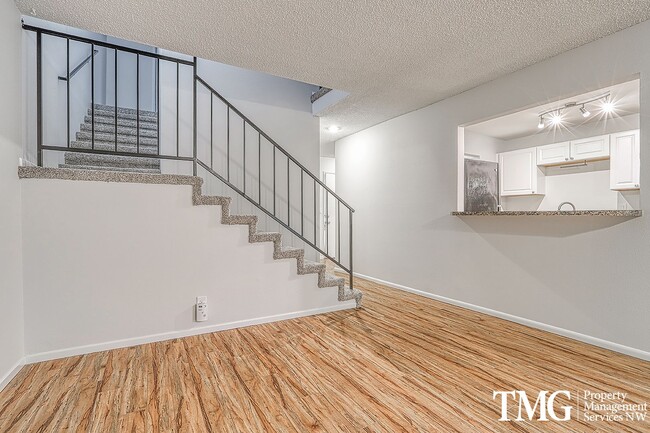 Building Photo - 3 Bed 3 Bath Condo w/ Basketball Court and...