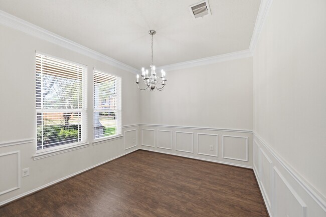 Foto del edificio - 2117 Rushing Spring Dr