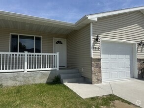 Building Photo - 2015 Lake Hills Dr