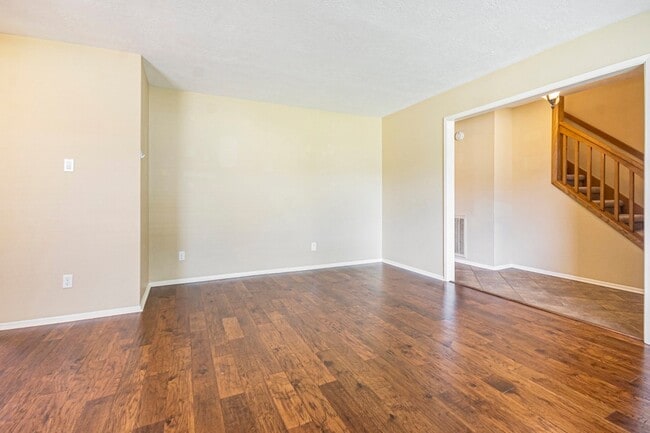 Building Photo - 302 Lochnell Dr