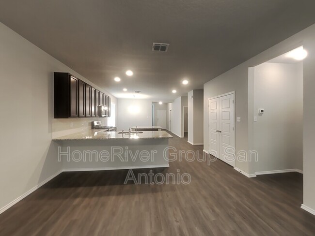 Building Photo - 1012 Highland Vista