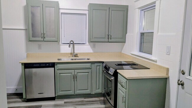 Foto del edificio - 421 E 10th St