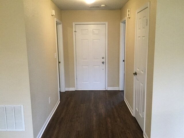 Foto del edificio - 888 Hollowood Lane