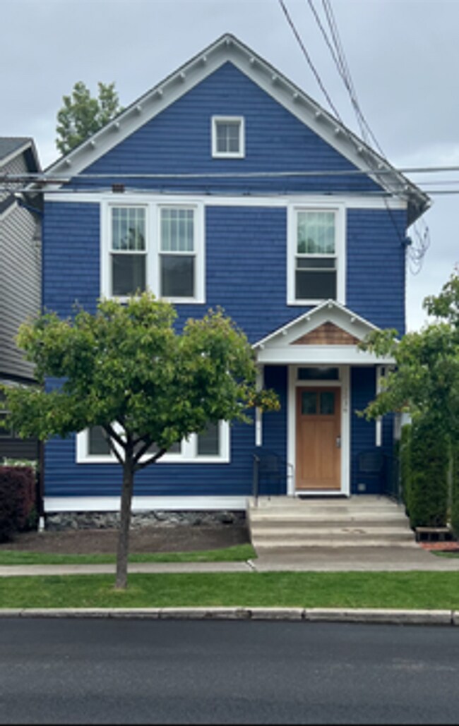 Building Photo - 2036 W Riverside Ave