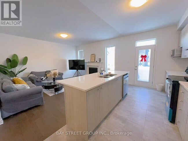 Photo du bâtiment - 704 Mika St