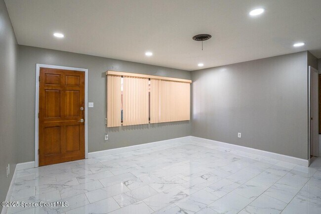 Foto del edificio - 1393 Stanley Dr