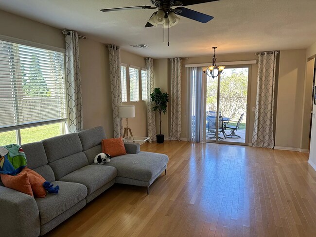 Foto del edificio - 11320 Laurelcrest Dr