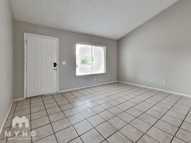 Building Photo - 11220 N 72nd Dr